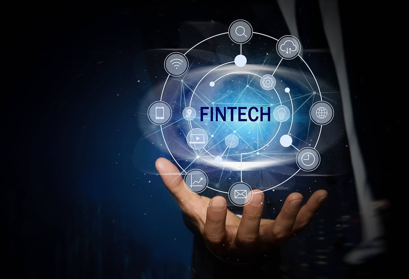 从挑战者到潜在王者：Capital One与SoFi Technologies的百倍成长路径解析